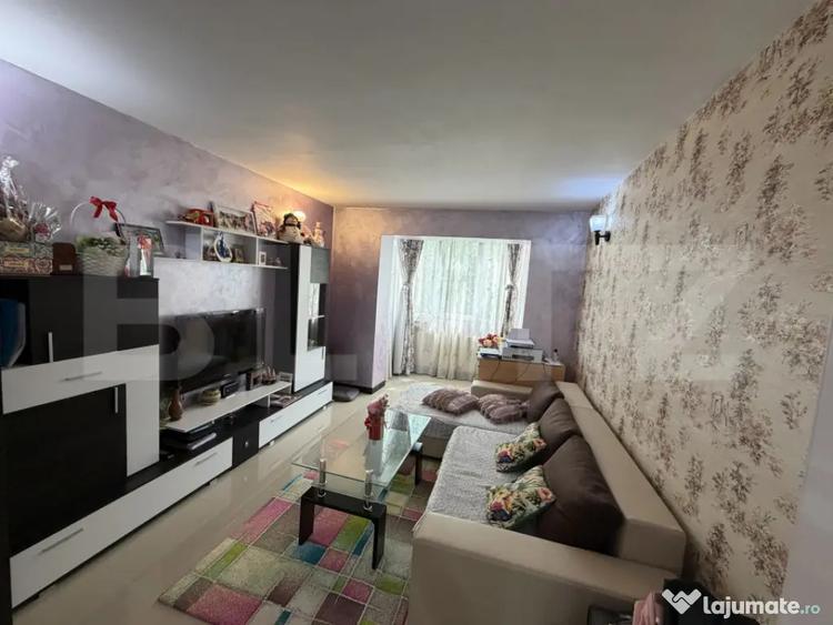 Apartament cu 3 camere decomandat, mobilat în Plopilor