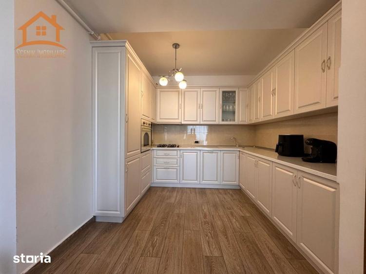 Apartament cu 3 camere decomandat, mobilat în Tractorul