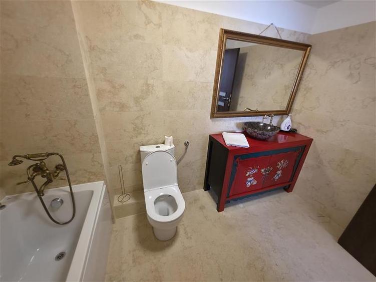 Duplex cu 4 camere cu Canalizare în 1 Decembrie
