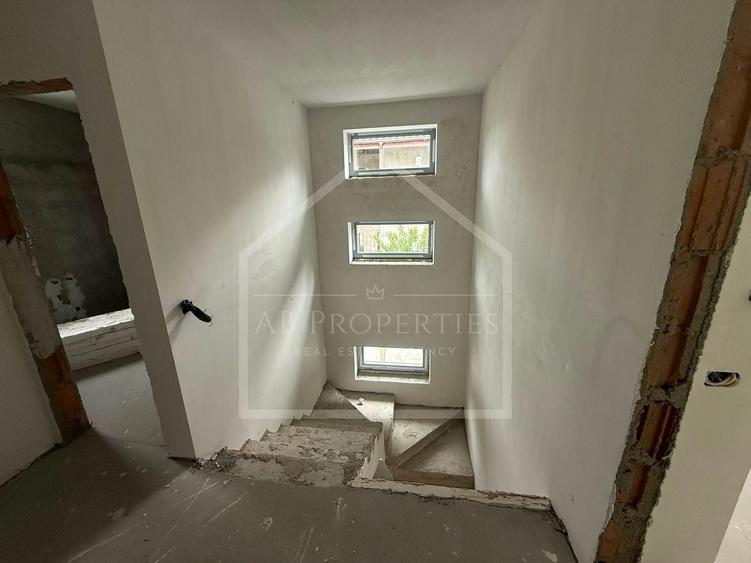 Duplex cu 4 camere cu Canalizare în Străulești