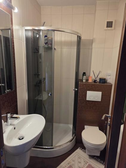 Apartament cu 3 camere decomandat în Florești