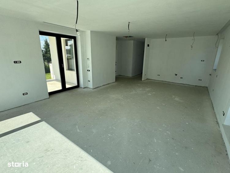 Casă cu 4 camere în Ostratu