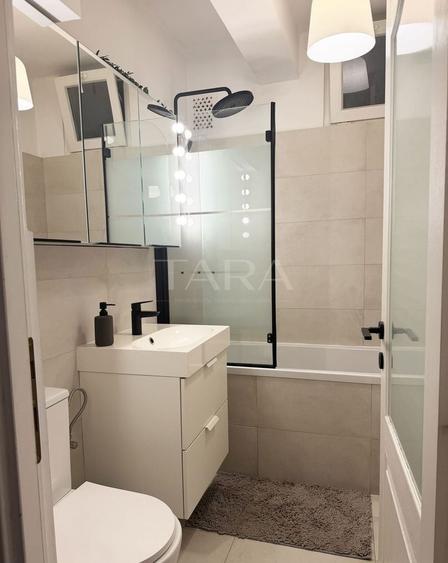 Apartament cu 3 camere semidecomandat, mobilat în Central