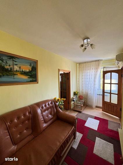 Apartament cu 4 camere în Podu Roș