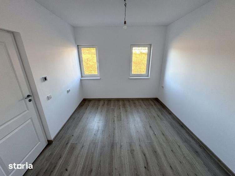 Casă cu 4 camere cu Teren 300 Mp în Bucium