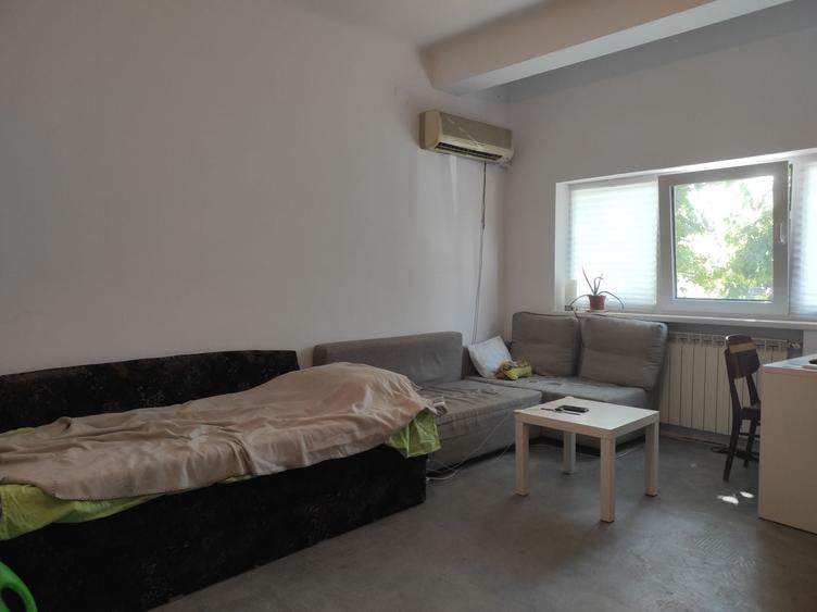 Apartament cu 4 camere decomandat în Calea Călărașilor