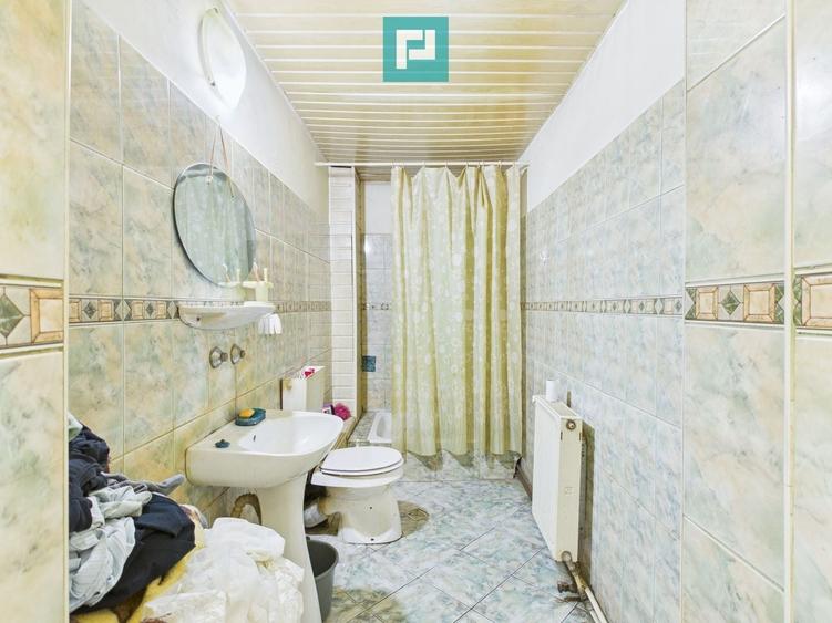 Casă individuală cu 7 camere cu Canalizare în Grădiște