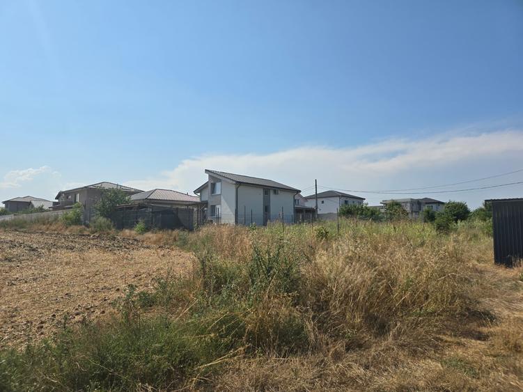 Teren Construcții intravilan de 770 mp, în Lazu