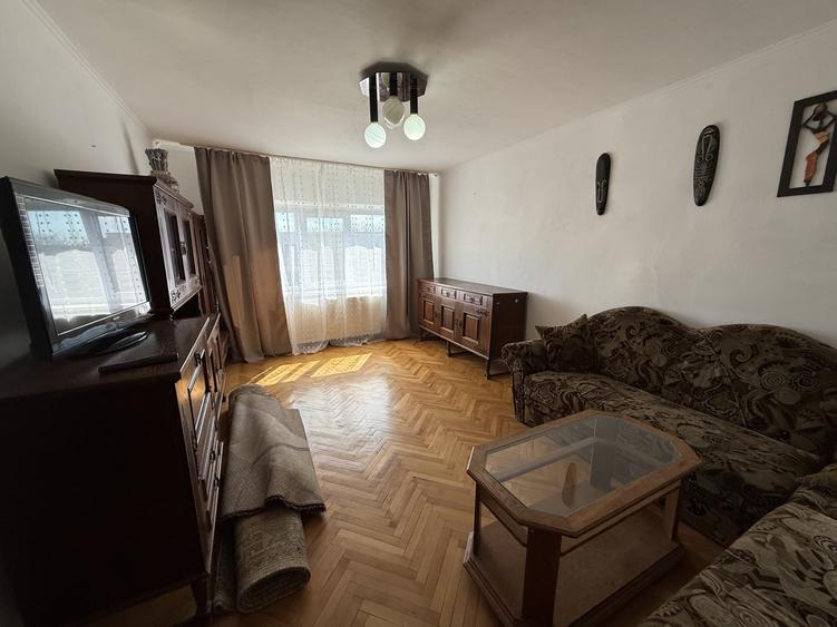 Apartament cu 3 camere decomandat, mobilat în Lipovei