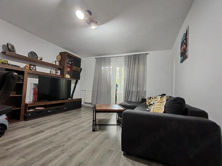 Apartament cu 3 camere decomandat în Nufărul