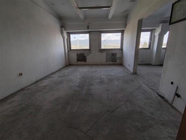Spațiu industrial, de 800 mp, în Vest