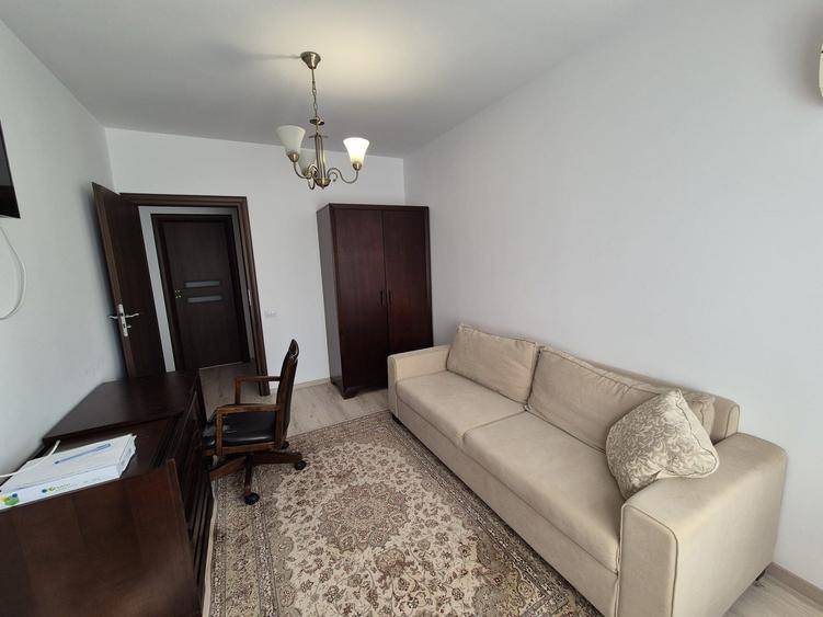 Apartament cu 3 camere semidecomandat în Națiunile Unite