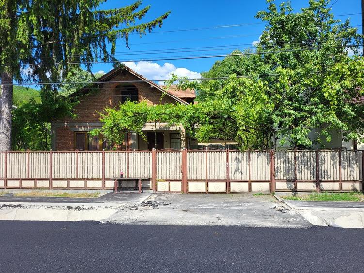 Casă cu 4 camere în Măgureni