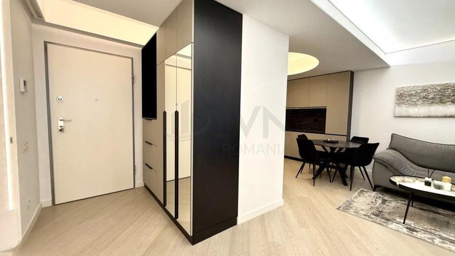 Apartament cu 3 camere semidecomandat, mobilat în Pipera