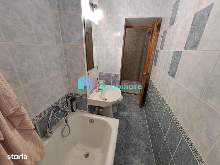 Apartament cu 3 camere semidecomandat în George Enescu