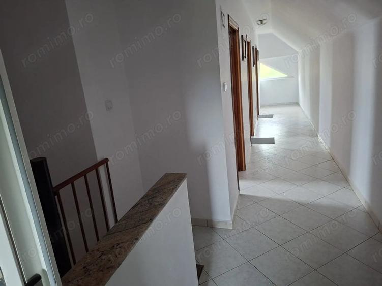 Casă cu 9 camere cu Teren 960 Mp în Bercu Roșu