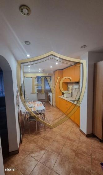 Apartament cu 3 camere în Tei