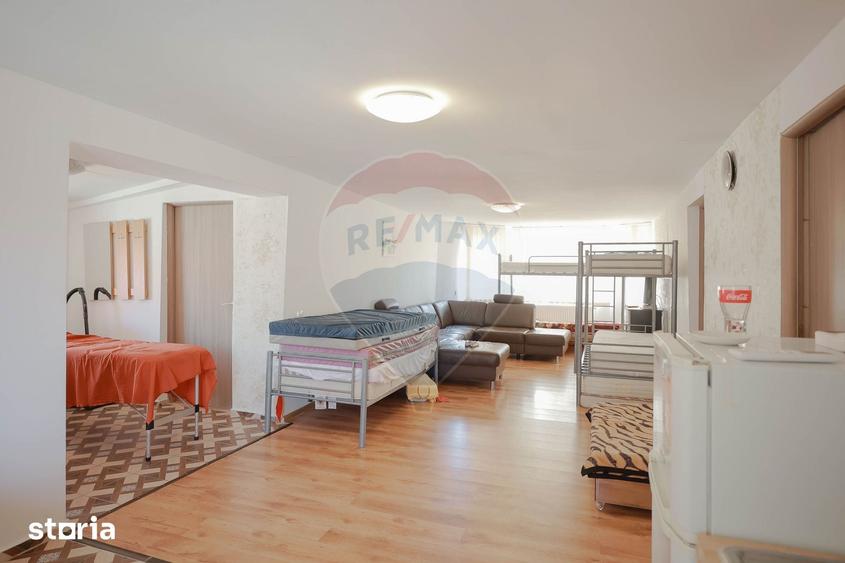 Casă cu 5 camere cu Teren 300 Mp în Sânmartin