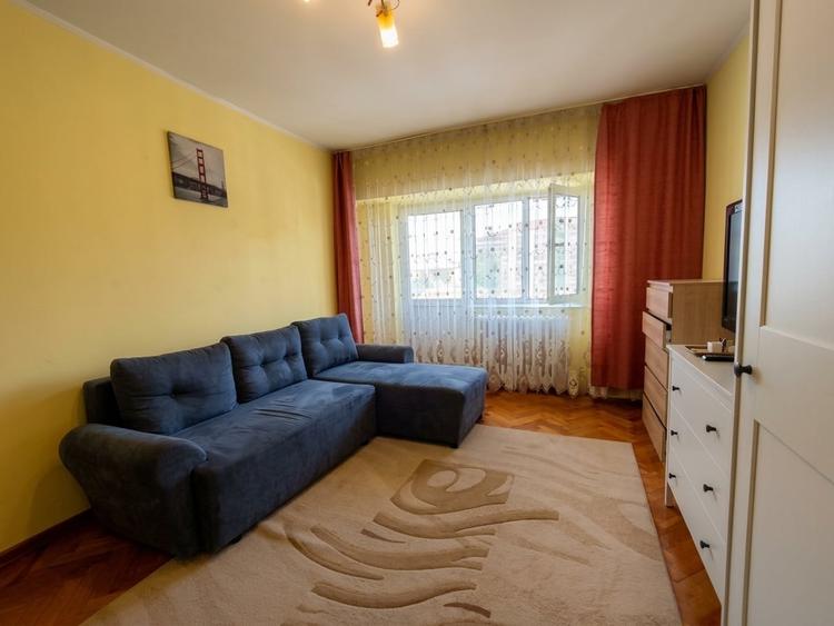 Apartament cu 3 camere decomandat, mobilat în Granit