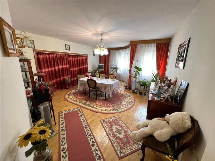 Duplex cu 6 camere cu Canalizare în Sud-Vest