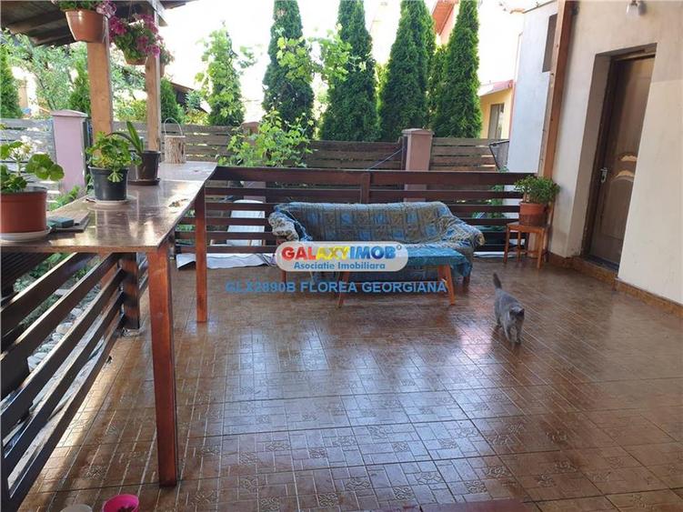 Casă cu 8 camere cu Garaj în Odăi