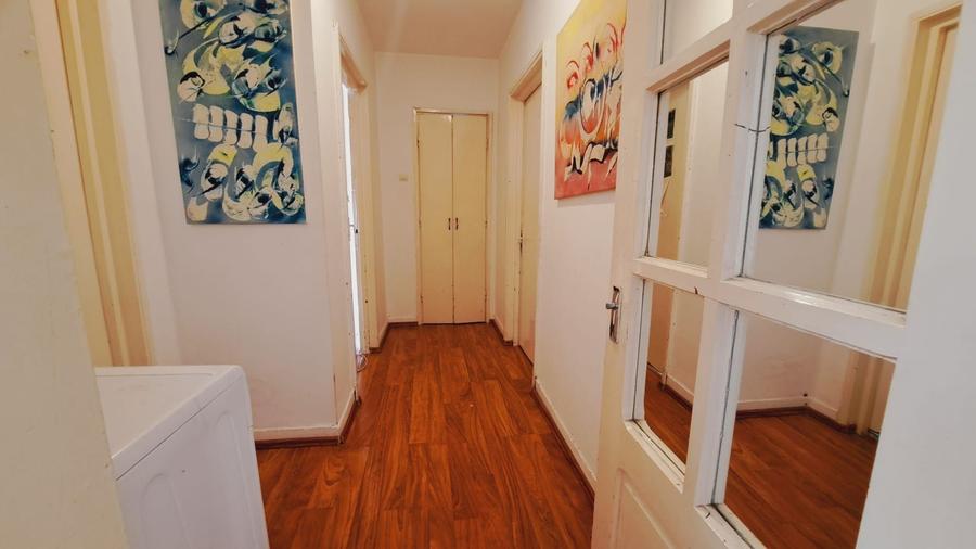 Apartament cu 3 camere semidecomandat, mobilat în 1 Mai