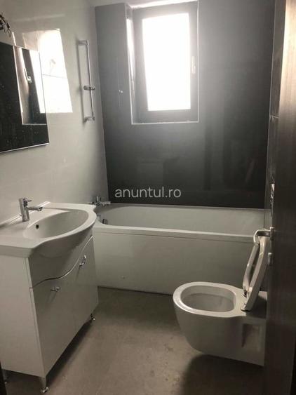 Apartament cu 3 camere semidecomandat în 13 Septembrie