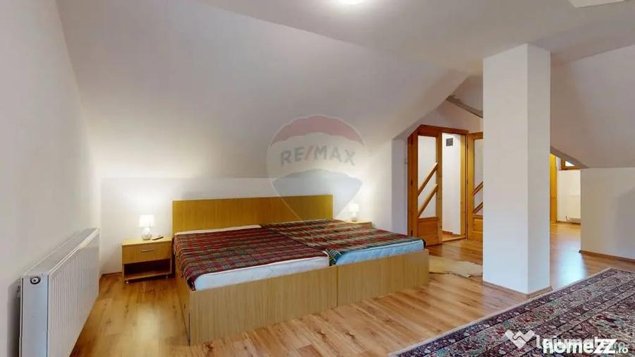 Casă cu 7 camere cu Teren 986 Mp în Plaiul Foii