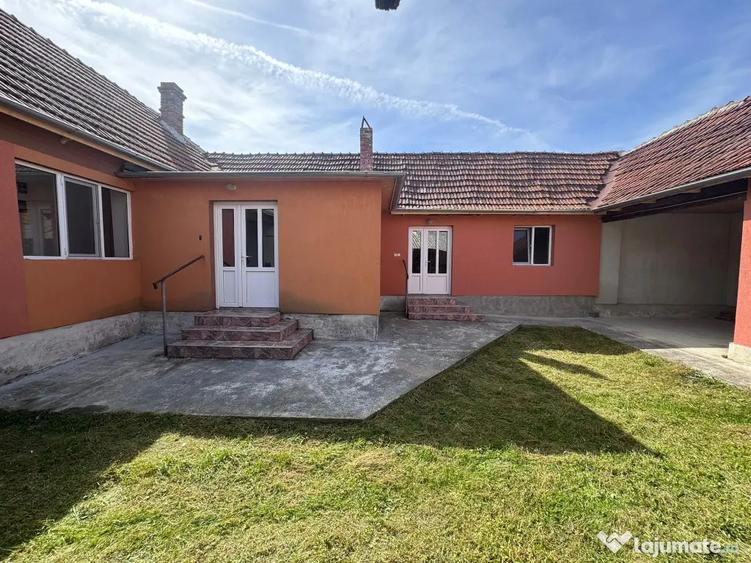 Casă cu 5 camere în Central