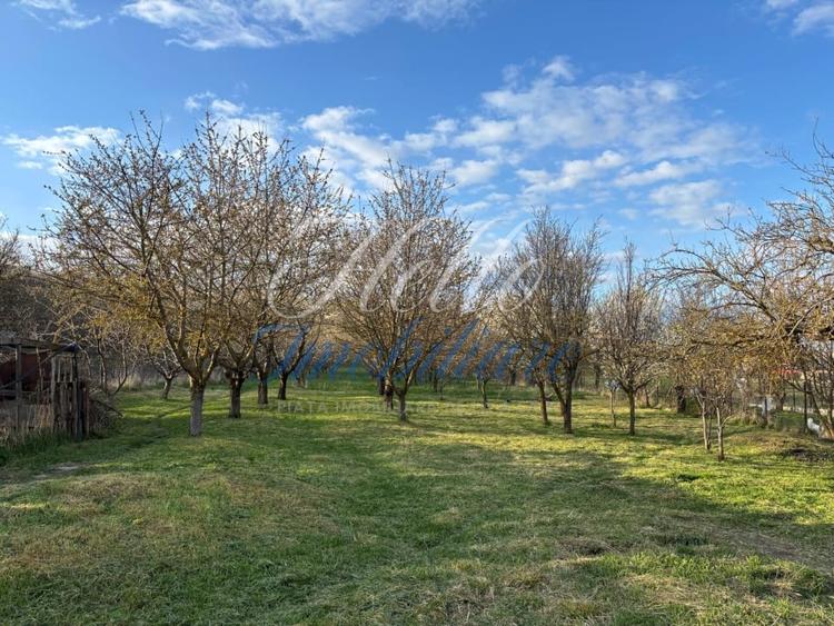Casă individuală cu 6 camere cu Garaj în Comșești