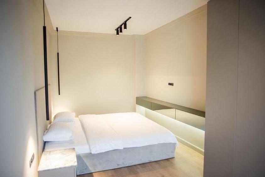Apartament cu 2 camere semidecomandat, mobilat în Central