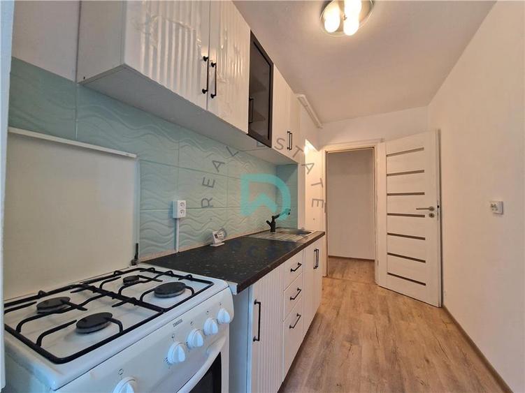 Apartament cu 2 camere decomandat în Tractorul