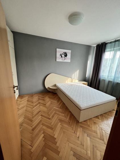 Apartament cu 2 camere semidecomandat în Centrul Civic