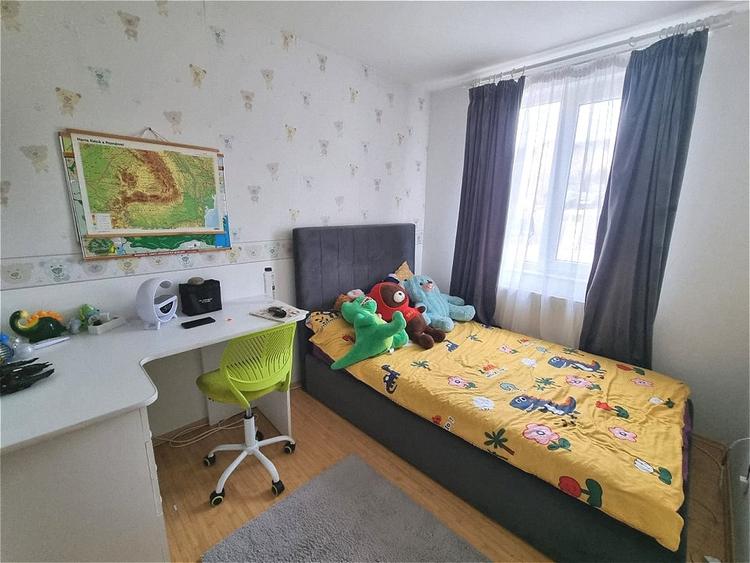Casă individuală cu 5 camere cu Garaj în Central