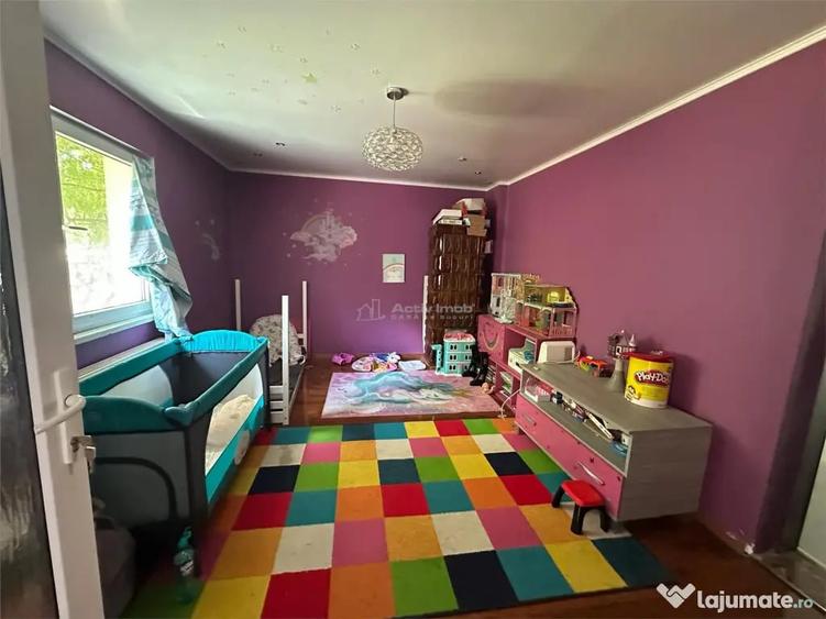 Casă cu 6 camere cu Teren 238 Mp în Central