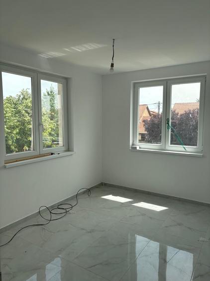 Duplex cu 4 camere cu Canalizare în Dumbrăvița