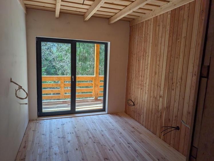 Casă cu 4 camere în Rahova