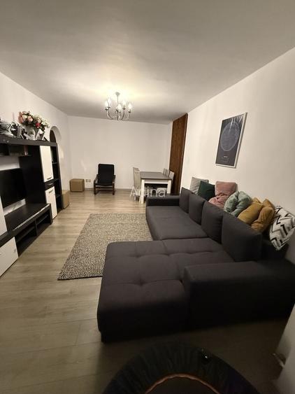 Vand apartament 3 camere, 2 bai, sauna, etaj 2 Str. Venus, Bacau