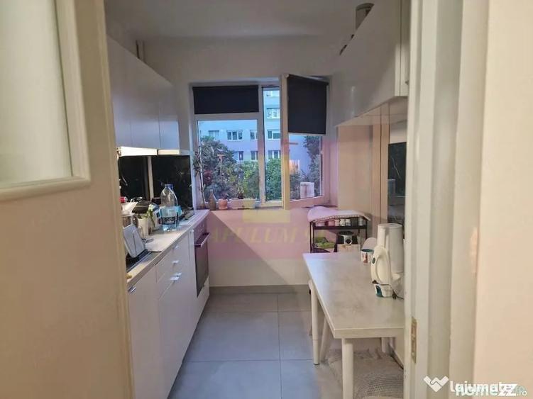 Apartament cu 3 camere semidecomandat în 1 Mai