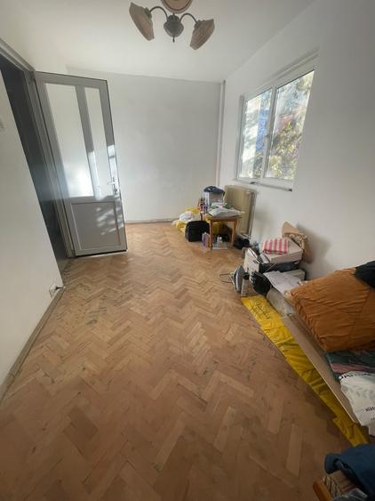Apartament cu 3 camere nedecomandat în Alexandru cel Bun