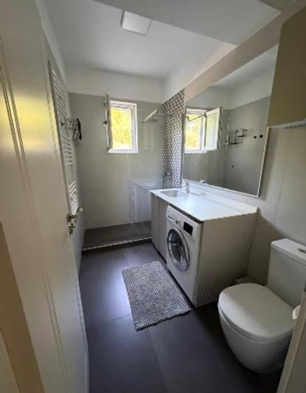 Apartament cu 3 camere semidecomandat în Unirii