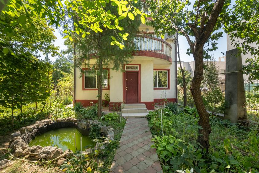Casă individuală cu 6 camere cu Canalizare în Brâncoveanu