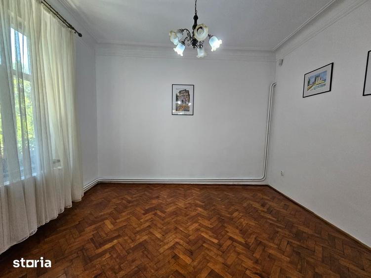 Casă cu 4 camere cu Canalizare în Nord