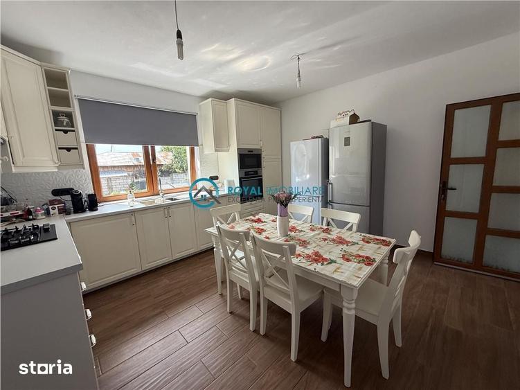 Casă cu 5 camere cu Teren 3700 Mp în Boldești