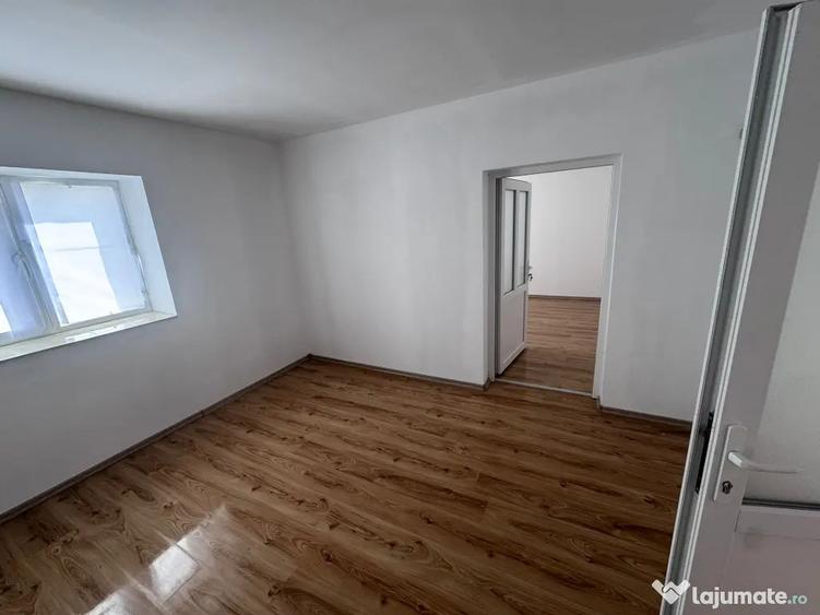 Casă cu 5 camere în Central