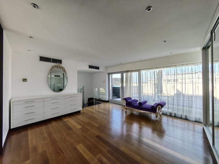 Apartament cu 4 camere decomandat, mobilat în Arcul de Triumf