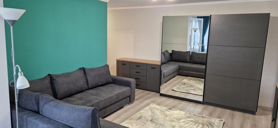 Apartament cu 3 camere decomandat în Exterior Vest