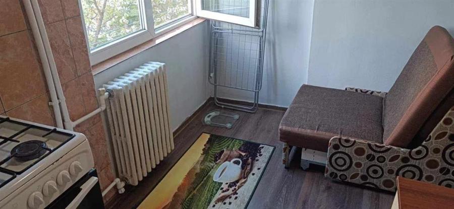 Garsonieră decomandată în Baza 3