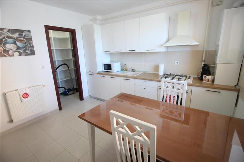 Apartament cu 3 camere decomandat în Ștefan cel Mare