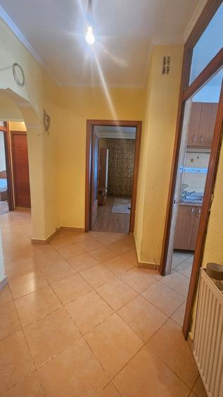 Apartament cu 3 camere decomandat, mobilat în Exercițiu